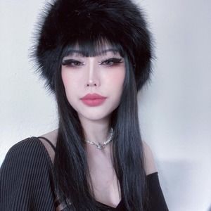 Meet your Posher, Nini